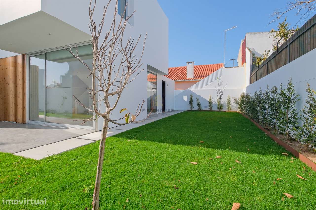 Moradia Isolada T4 com jardim e Garagem Box em Tires, São Domingos de-42