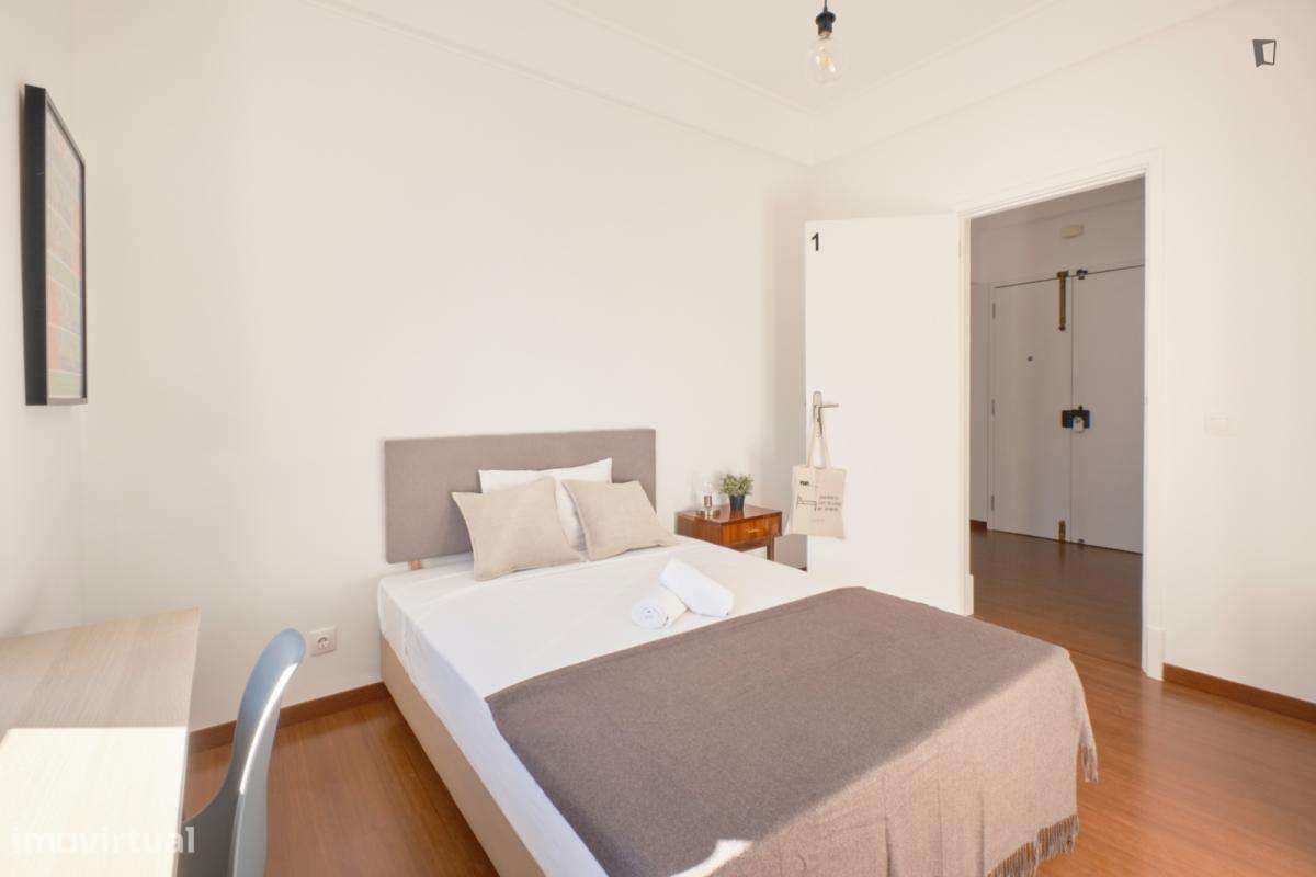 Quarto - localizado em São Sebastião Lisbon - Grande imagem: 4/20