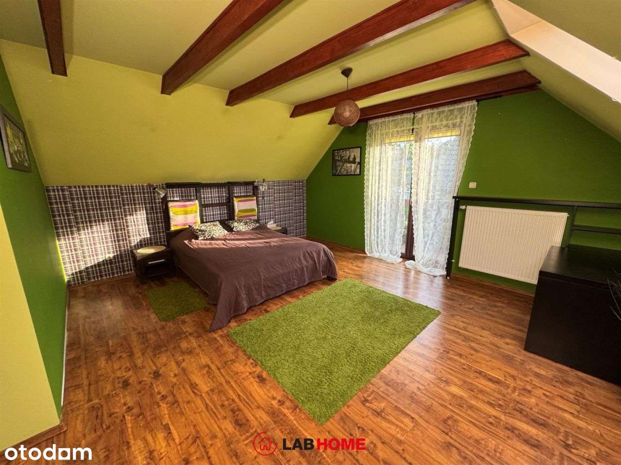 Urokliwy dom z odrobinę tajemniczym ogrodem-12