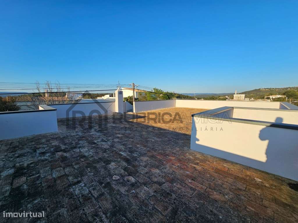 Moradia V3 renovada, com logradouro e anexo-29