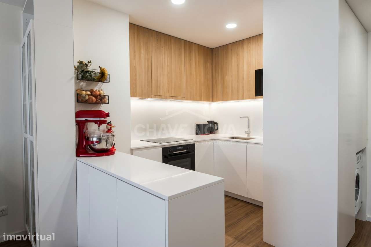 T2 Como Novo c/ Terraço em Santa Marinha (Candal)-7
