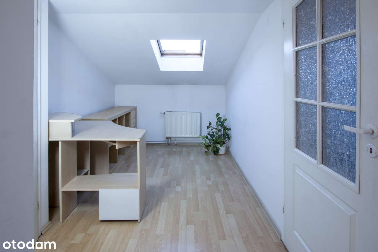 Przytulne mieszkanie typu M-4 blisko Rynku Skoczowa.-11