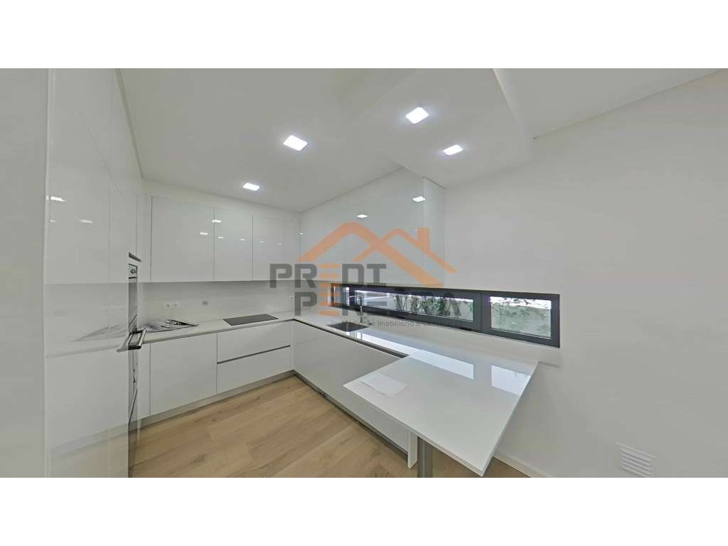 Moradia T4 em condomínio privado com piscina, no Fanqueiro em Loures-16