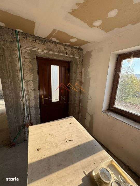 Vila S+P+E, priveliste deosebita, 6 camere, garaj, terasa, Cornu, PH-17