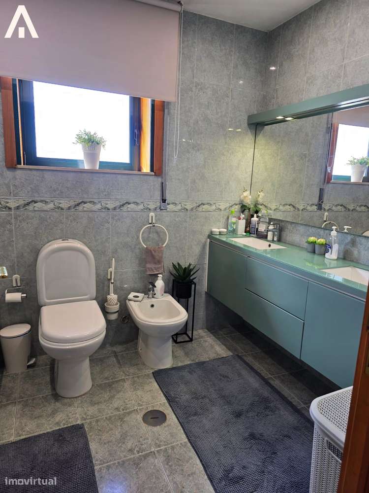 Cobertura T4 Duplex com terraços e duas garagens-13