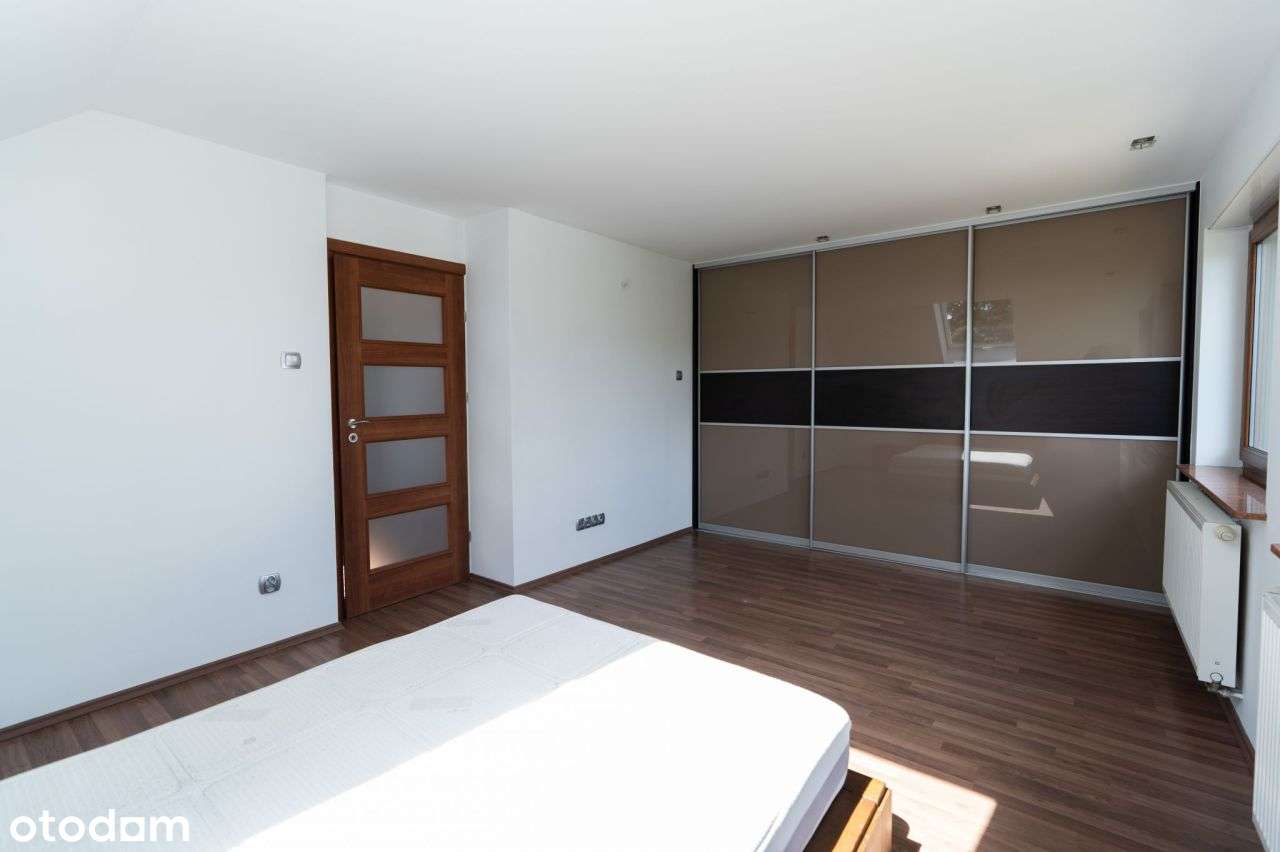 Wolnostojący, wolny od zaraz, z dużym ogrodem!-10