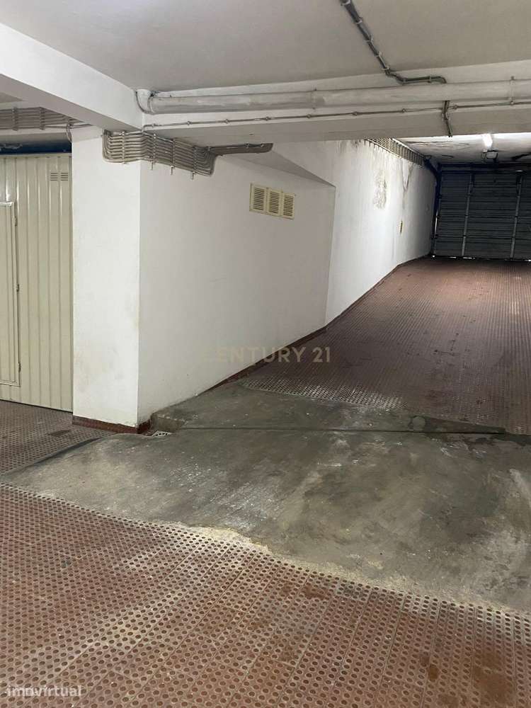 Garagem Box com 32m² no Bairro Santos Nicolau, Setúbal - Grande imagem: 2/8