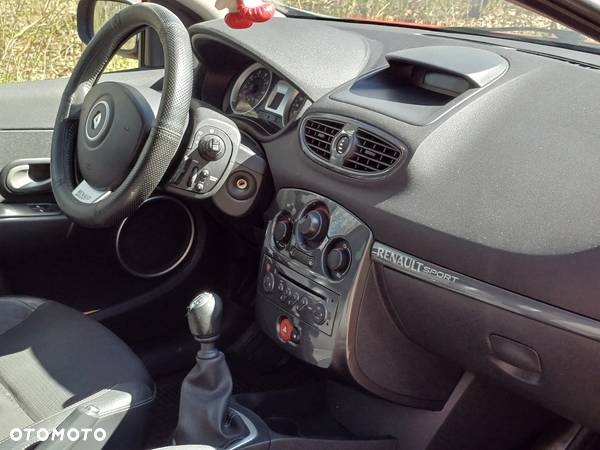 Renault Clio 2.0 16V Privilege - 12