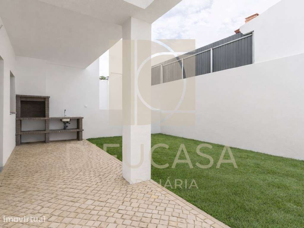 R235 - Moradia Centro de Fernão Ferro-6