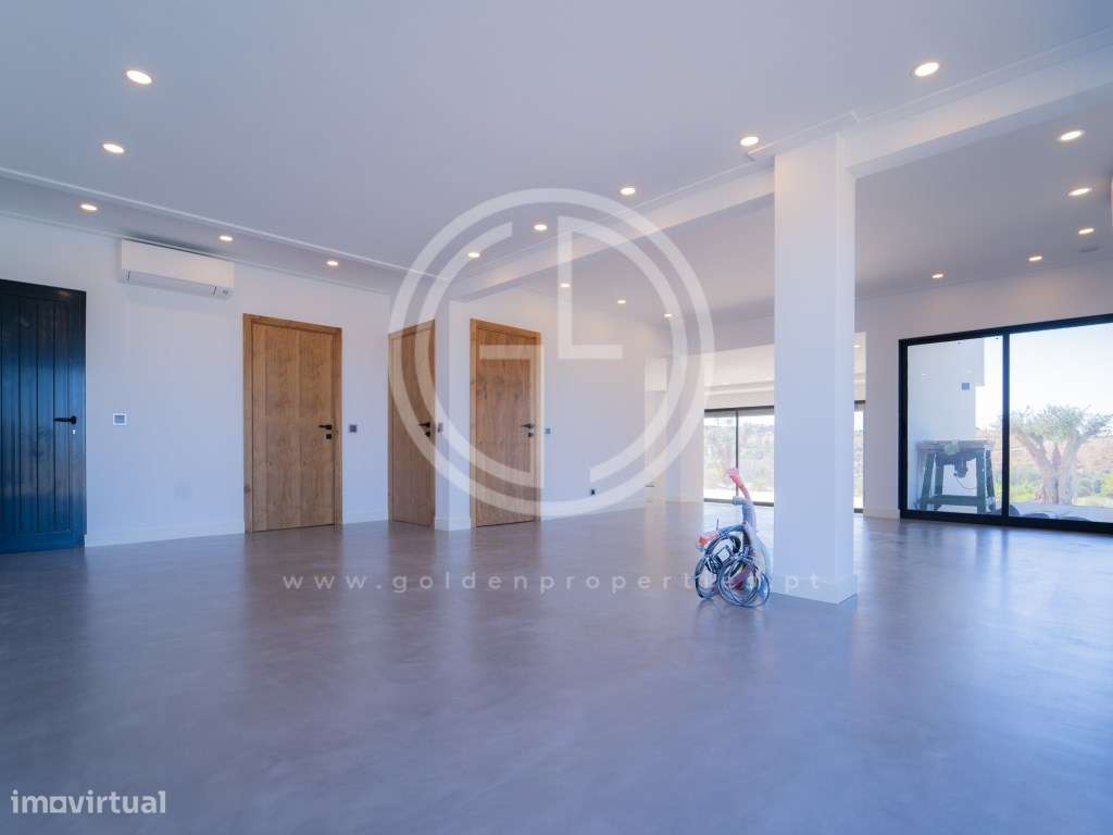 Invista na sua casa de sonho! Moradia T5 em Quarteira, perto da Pra...-7