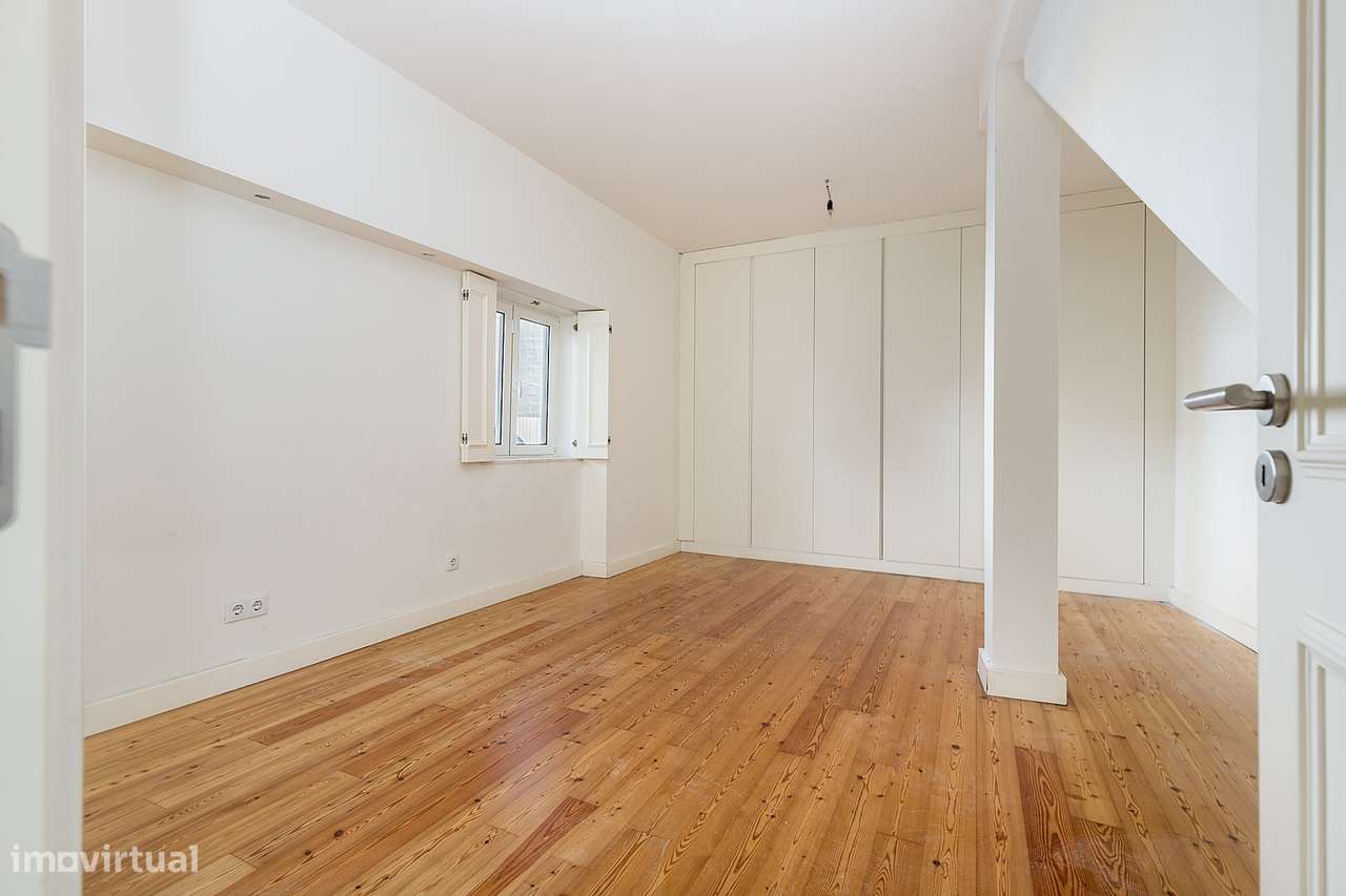 Moradia de luxo com 3 suites, pátio e varandas junto aos Meninos da Gr-20