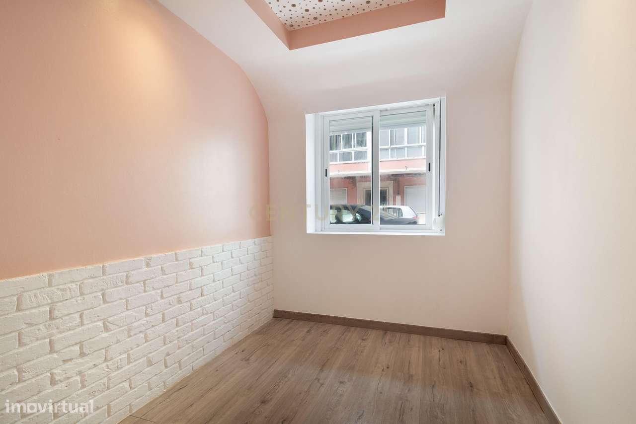 Apartamento T2+1 com Terraço no Centro de Odivelas-19