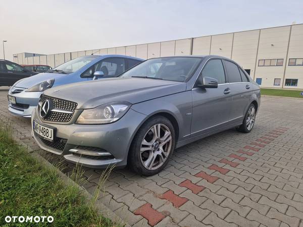 Mercedes-Benz Klasa C 180 T CGI Automatik BlueEFFICIENCY Avantgarde - 2