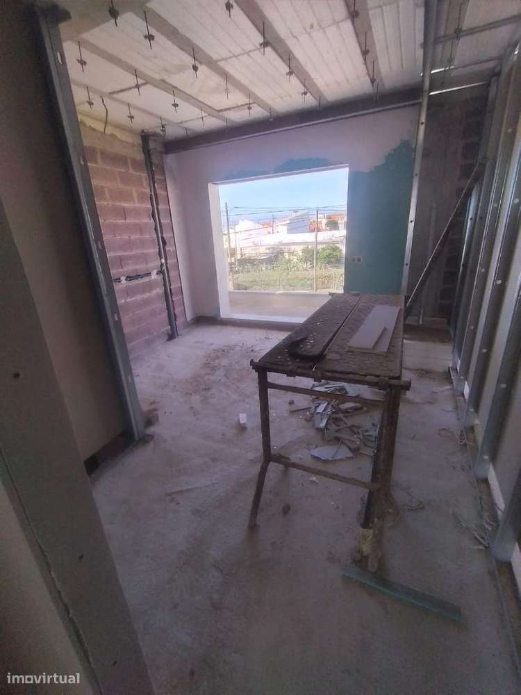 Moradia t-4 em construção pederneira -Nazaré com piscina const de luxo-15