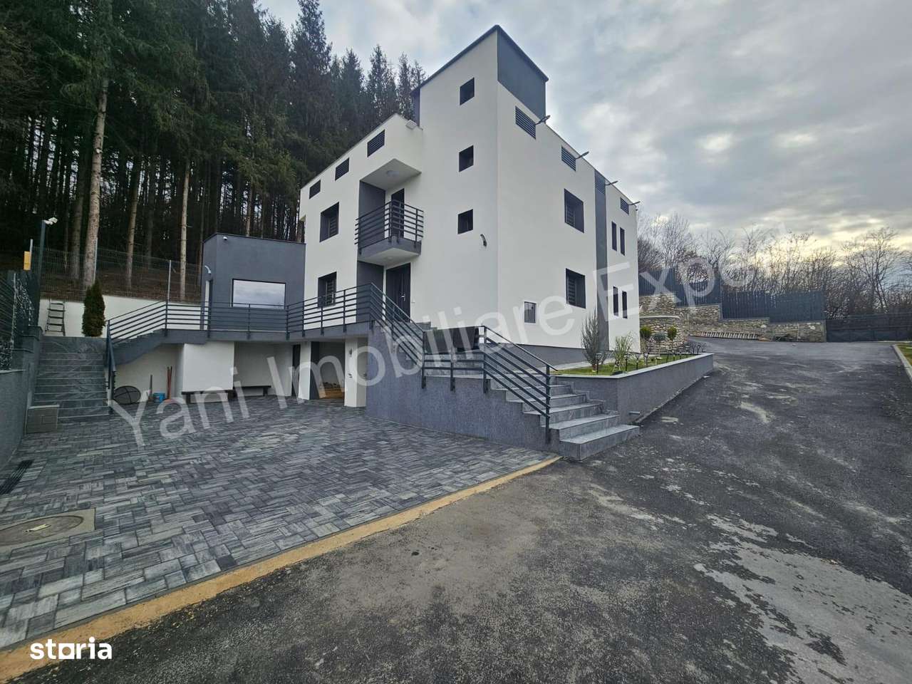 Casă de vânzare în Curtea de Argeș. - Imagine principală: 4/20