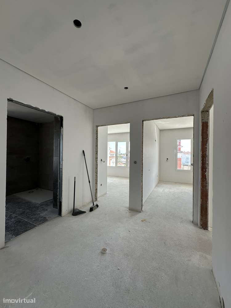 T4 em construção junto à Rodoviária. Vende o Construtor.-11