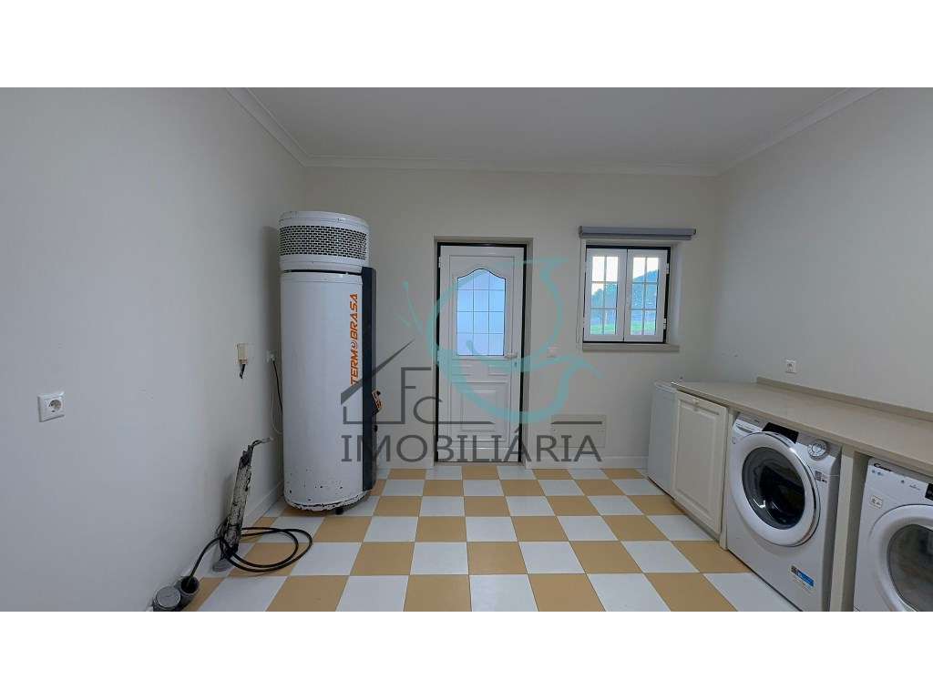 Moradia T5 com Vista para a Serra em Alenquer-36