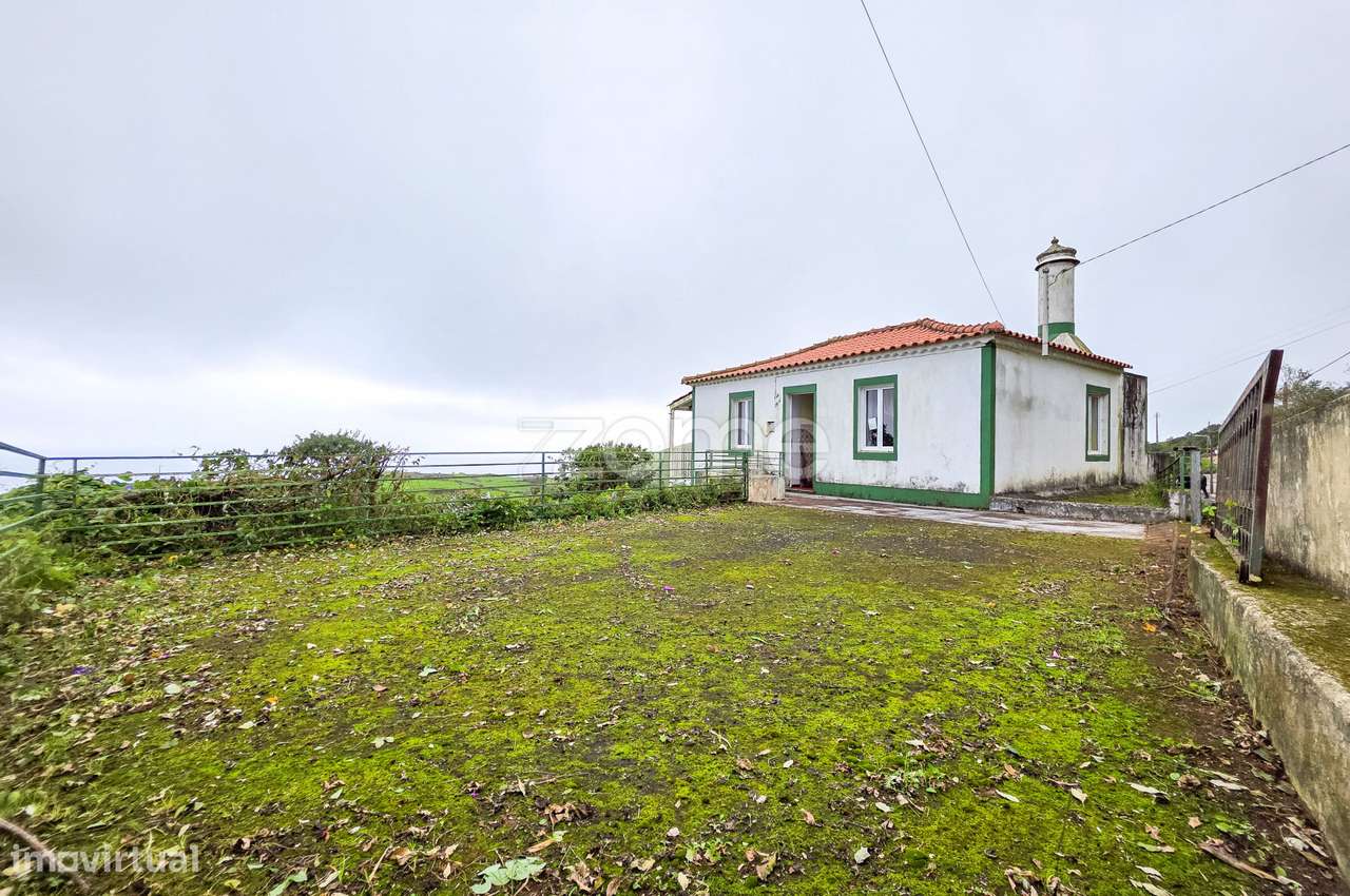 Moradia T2 com Dois Pisos Independentes, Varanda, Terraço e Vista Mar - Grande imagem: 2/35