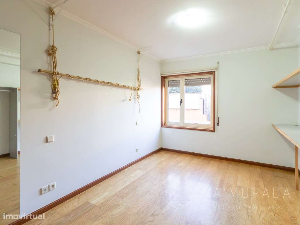 Apartamento T3 em Sanguedo em Edifício Modernizado e Ótimos Acessos-13