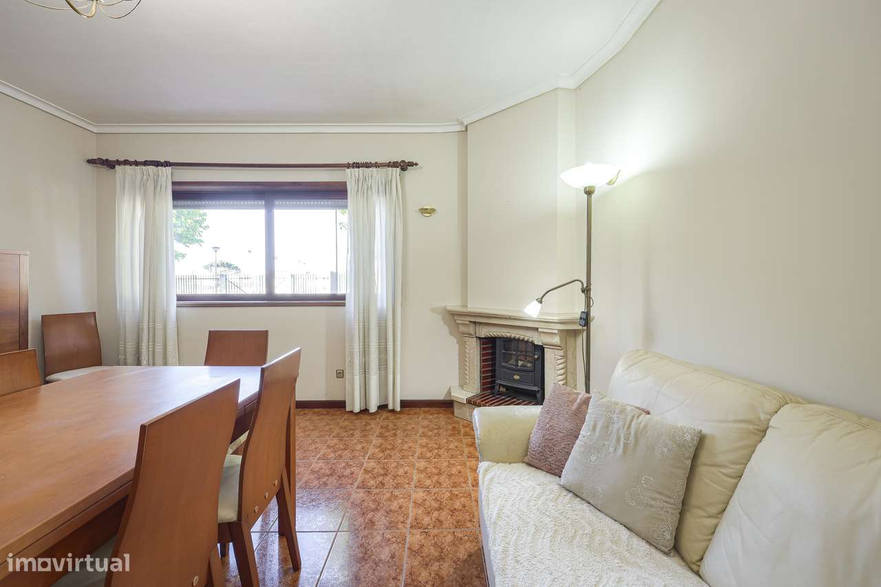 Oportunidade - Moradia T4 com anexos, garagem fechada e jardim-9
