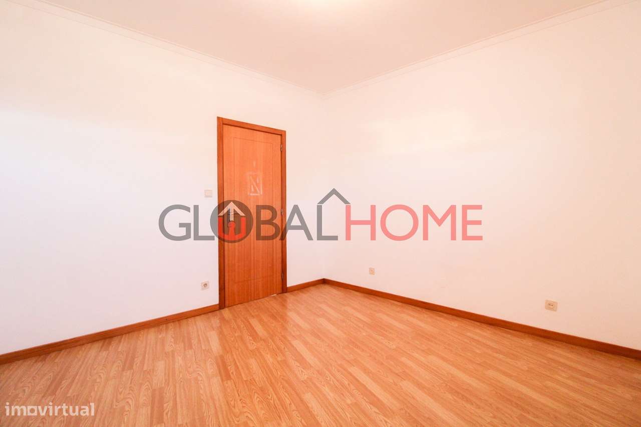 Apartamento T3 na Avenida da Carvalha-31