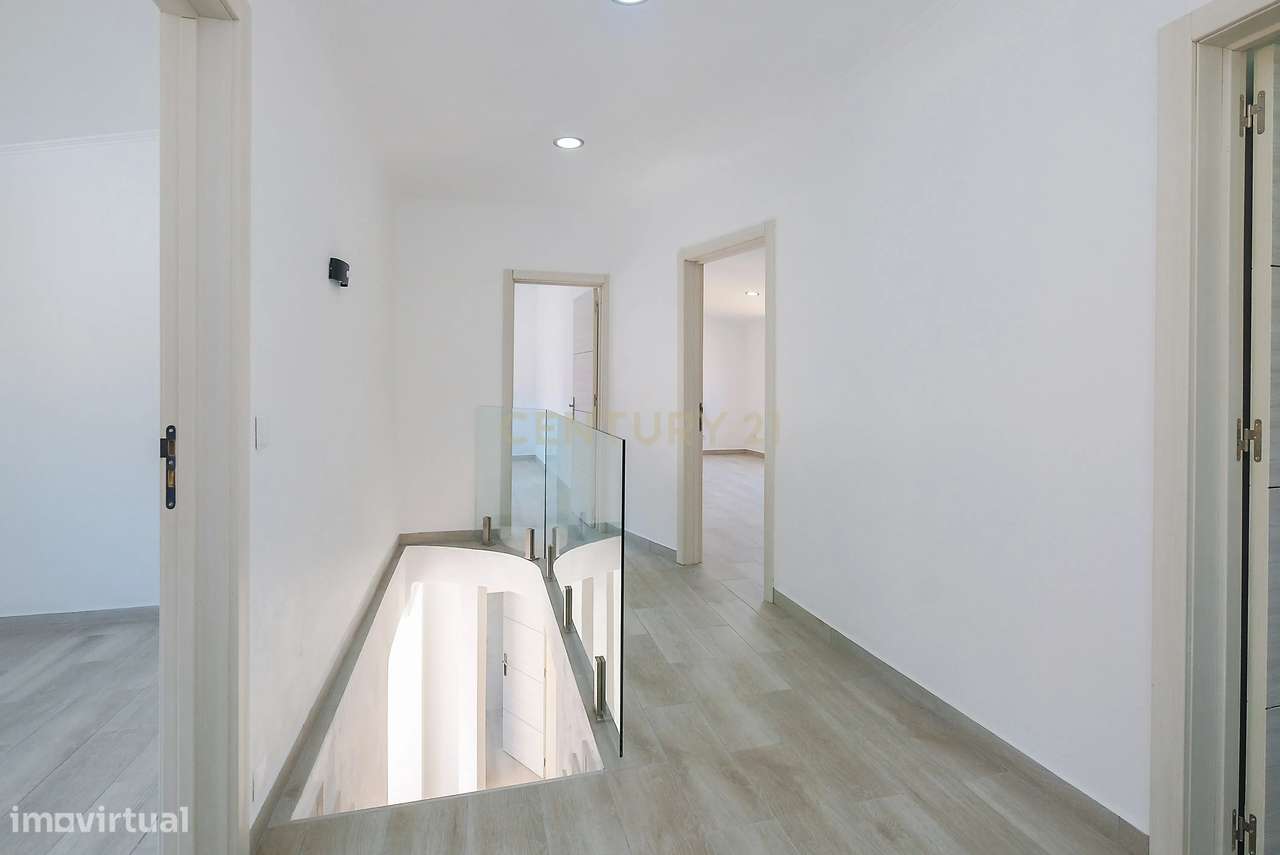 Moradia T4 Renovada no Estoril | Conforto, Espaço e Excelente Localiza-20