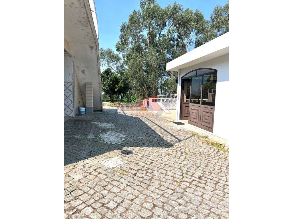 MORADIA BI-FAMILIAR-57