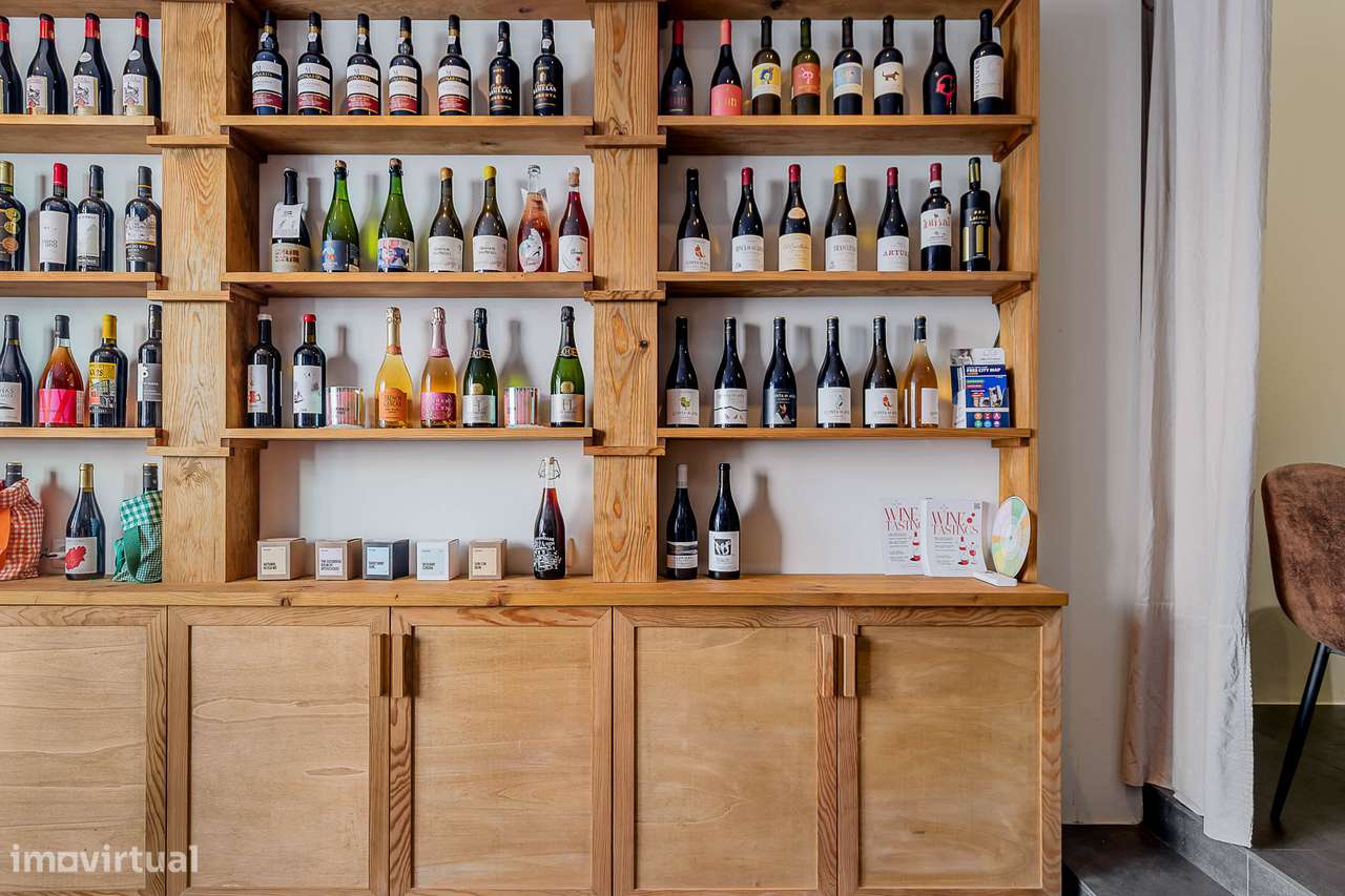 Garrafeira, mercearia para trespasse na Rua Tenente Ferreira Durão-6