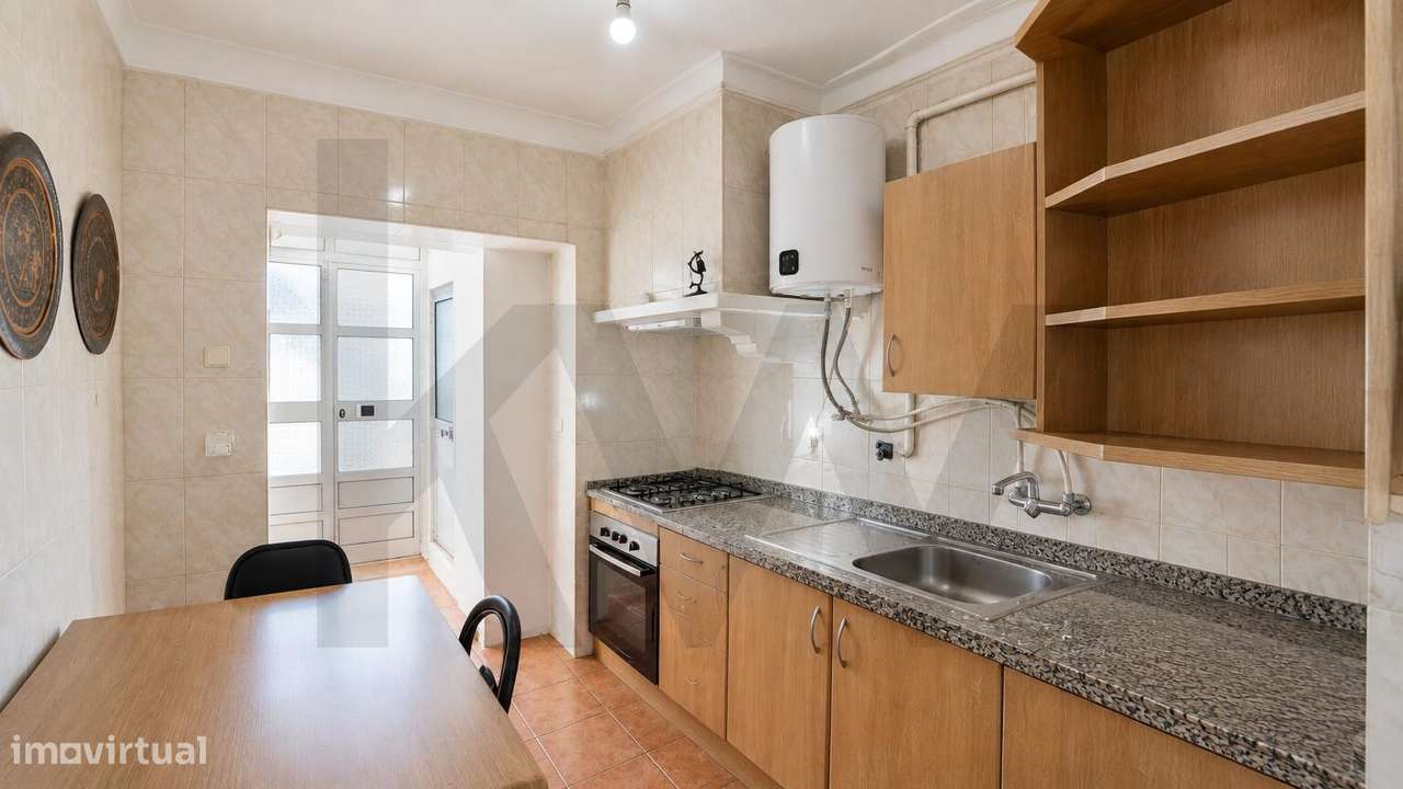 Apartamento T2 com espaço adicional independente | Almada-36