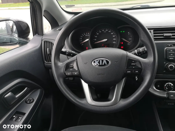 Kia Rio 1.2 Dream Team Edition - 12