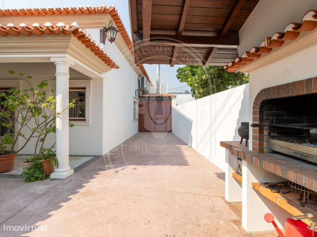 Moradia de Luxo T4+2, Remodelada, Mobilada, Piscina, Salão de Jogos...-39