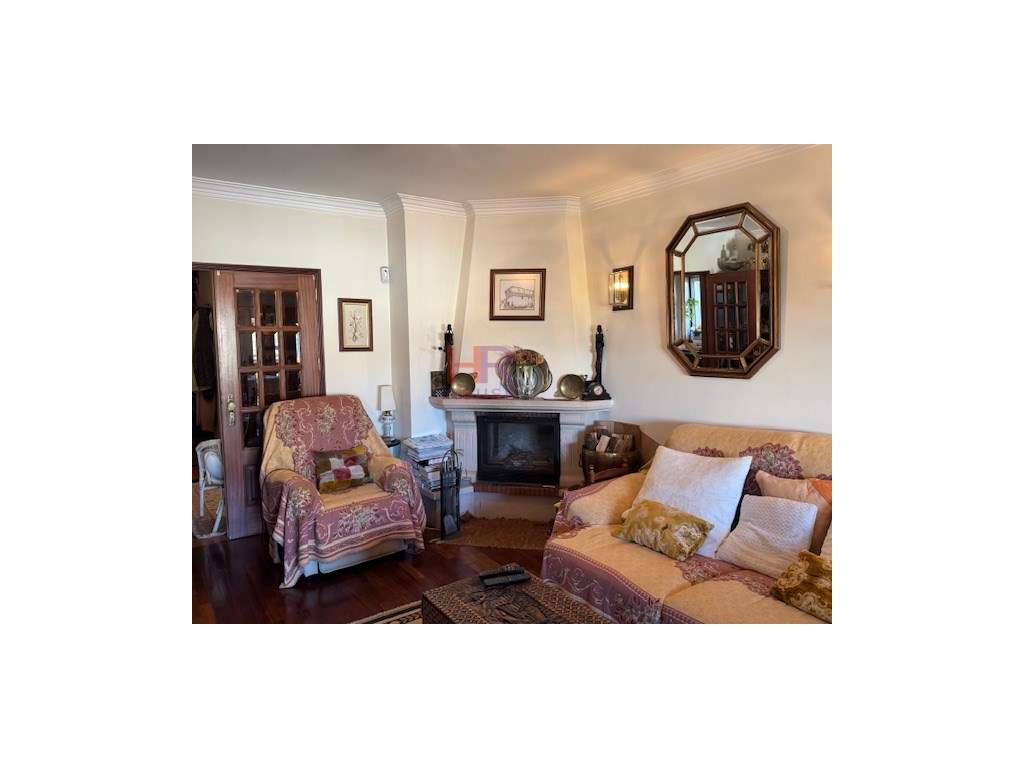 VENDE-SE MORADIA T4+1 COM PISCINA AQUECIDA E GARAGEM.-8