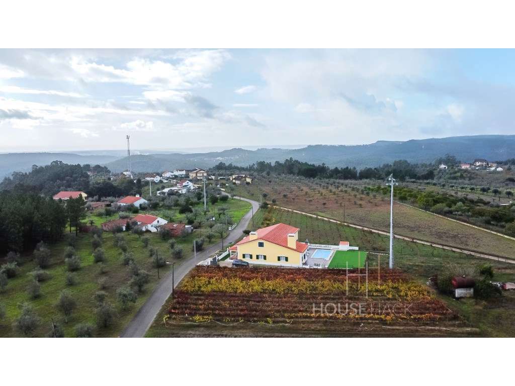 Moradia com piscina junto à Barragem de Castelo de Bode-49