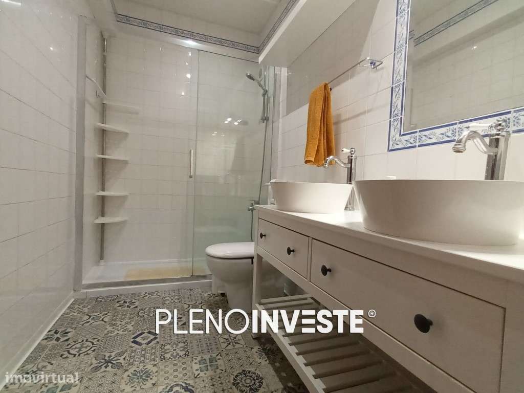 T2 com Excelente Potencial + Arrecadação de 40m2 em Corroios-3