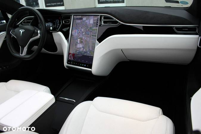 Tesla Model S - 30