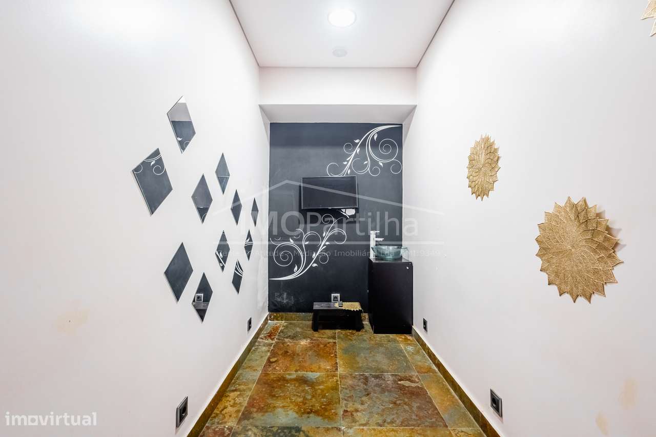 T2 c/ Projeto Aprovado em Condomínio de Prestígio com Piscina – Parede-13