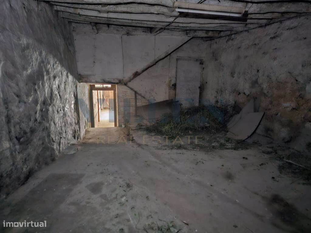 Prédio para restaurar no centro do Porto - Grande imagem: 2/22
