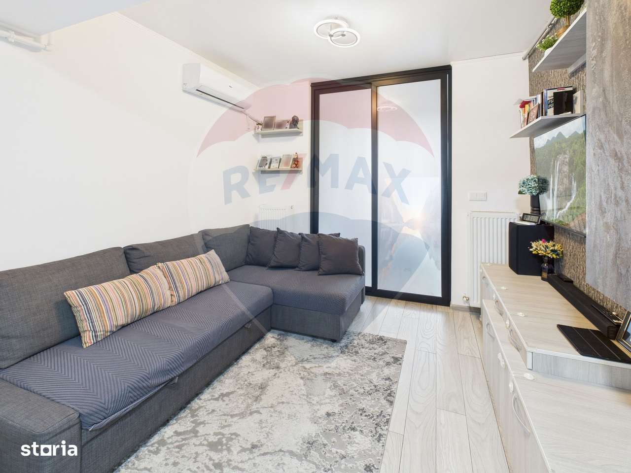 Apartament 3 camere - Titan,  balcon generos și 2 locuri de parcare - Imagine principală: 2/20