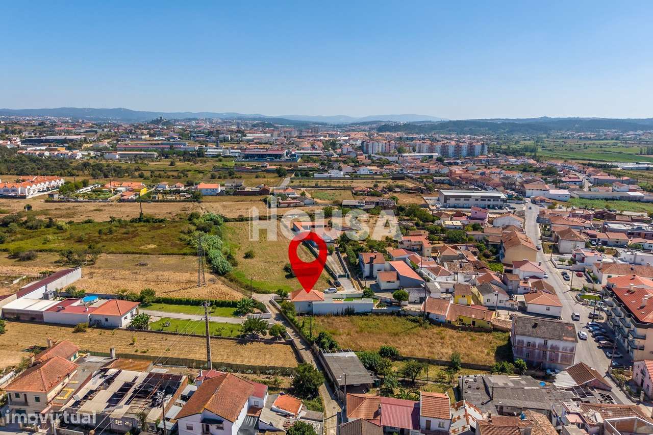 Moradia T4 térrea totalmente renovada na Gândara dos Olivais-56