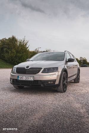 Skoda Octavia Scout 2.0 TDI 4x4 DSG - 8