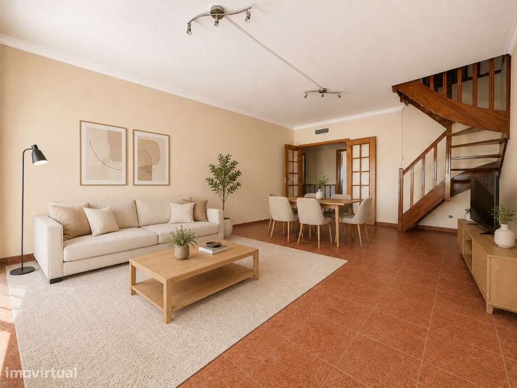 T3 Duplex em Condomínio Privado com Piscina | Carregado