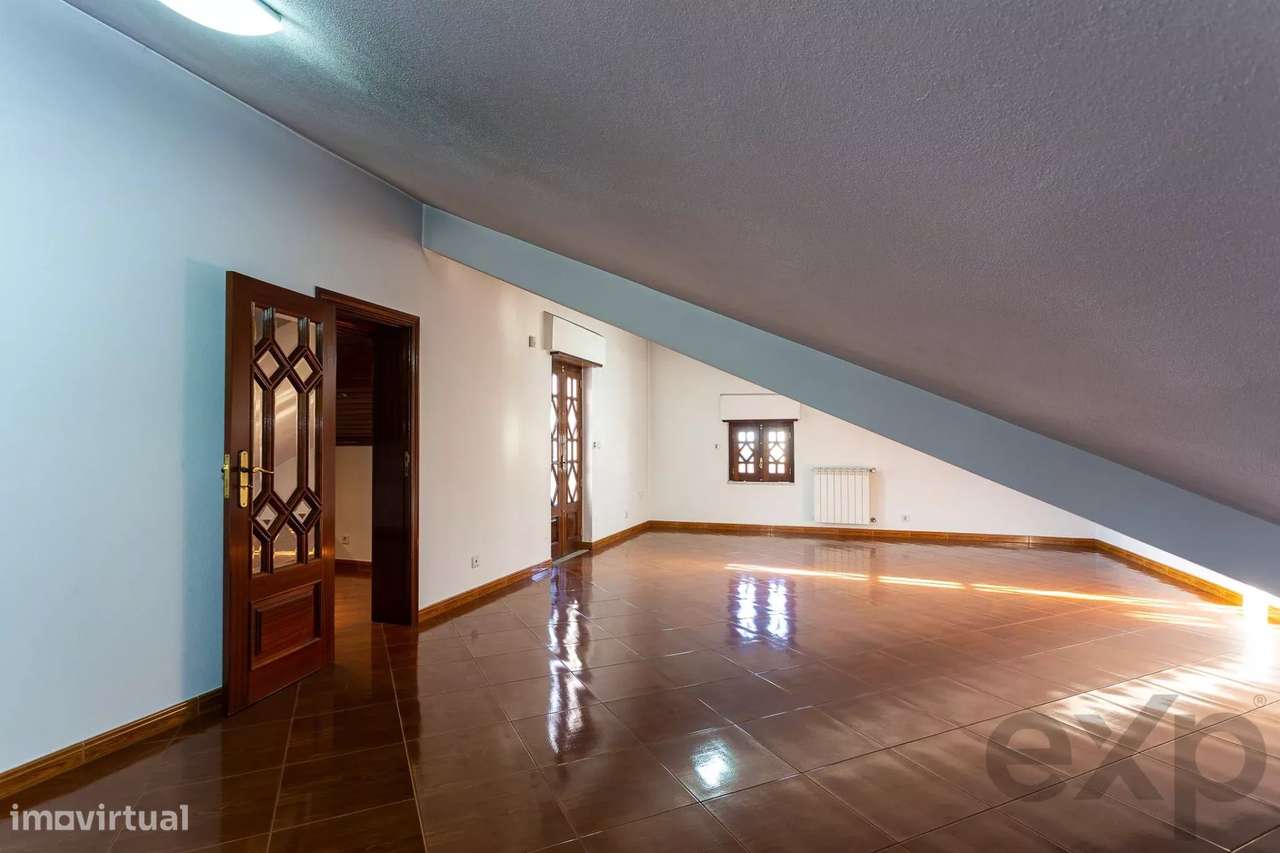 Moradia de Prestígio com Piscina-44