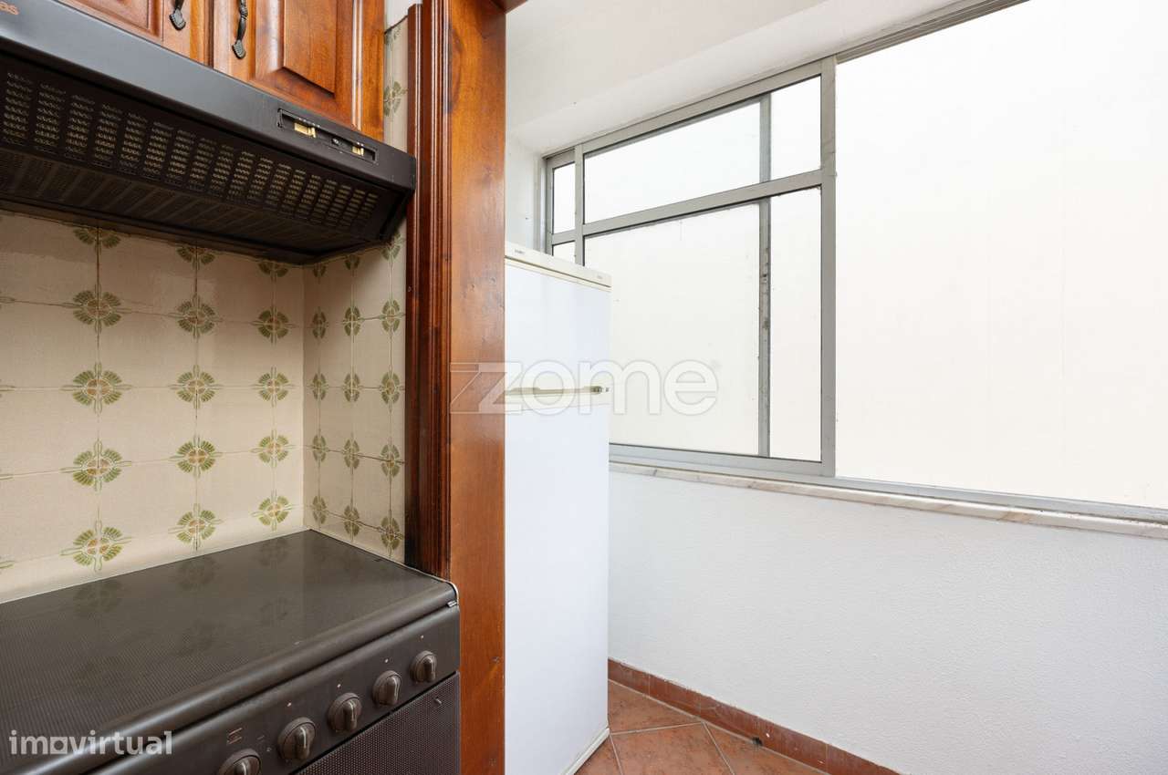 Apartamento T2 no Centro de Porto de Mós-16