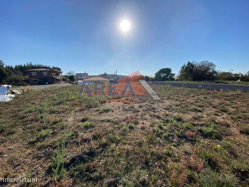 LOTE 11. Área: 788m2, implantação: 200m2, área bruta de construção:... - Grande imagem: 1/2