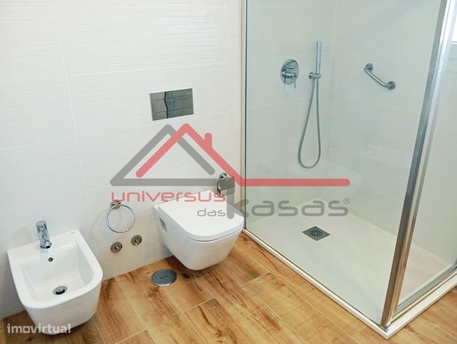 Moradia T4 com Jardim e Parqueamento na Marisol, Corroios-20