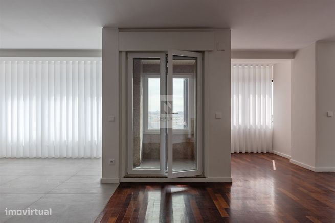 Apartamento T4 com Varanda de 31m2 e vista mar em Matosinhos-13