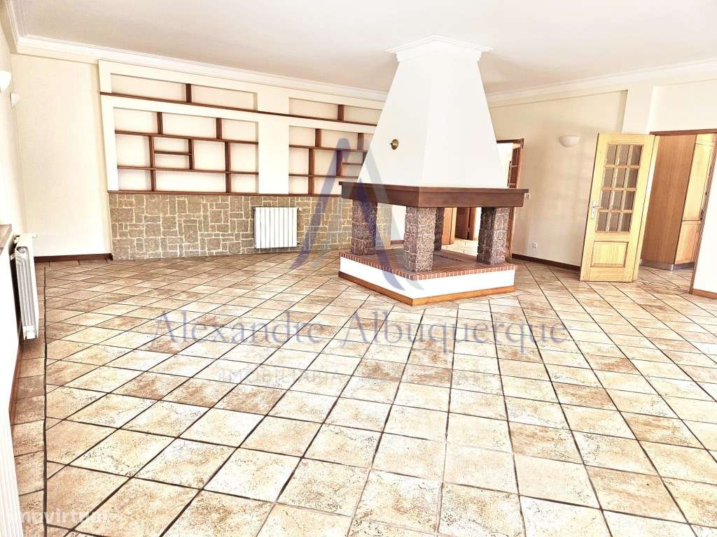 Moradia Isolada com Piscina T3+2-13