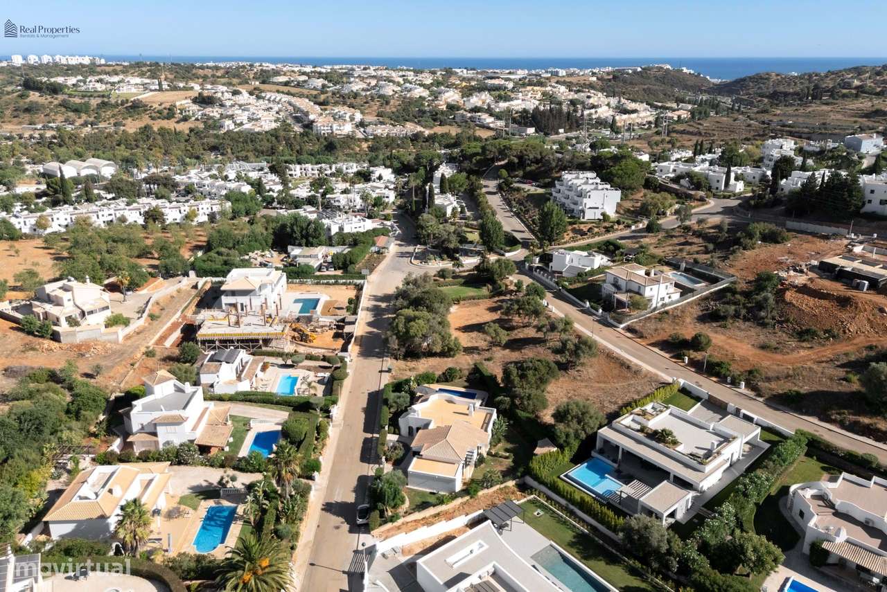 Moradia Térrea T4 Isolada em Albufeira – Um Refúgio de Luz, Conforto e-51