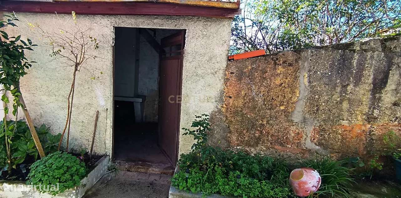 Casa geminada de dois pisos com reabilitação parcial em Vidago / Chave - Grande imagem: 4/22