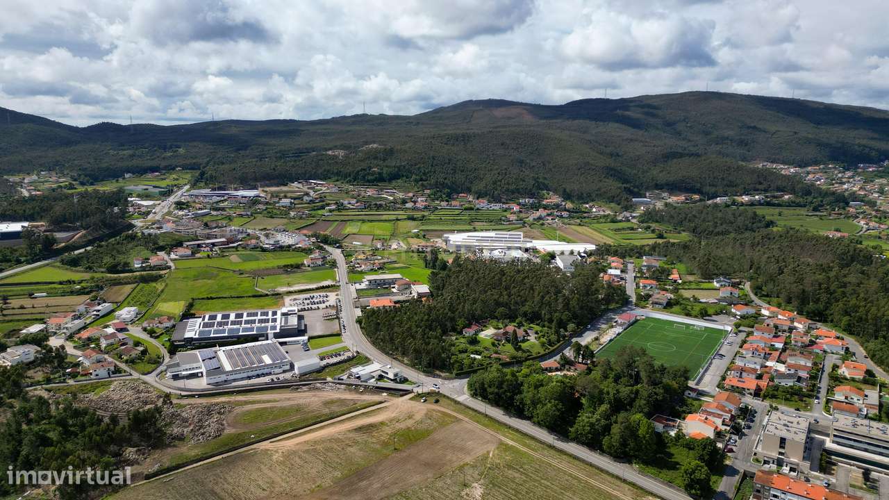 Moradia independente T7 com piscina em Abade do Neiva inserida num lot - Grande imagem: 5/31